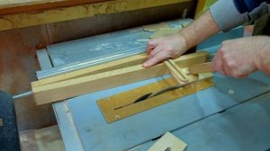 Каретка для циркулярной пилы | Пилим на клин ножки табуретов или столов