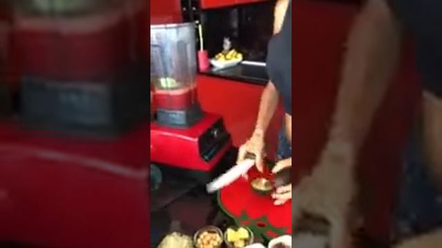 Лятна, сурова крем супа от кухнята на Яна