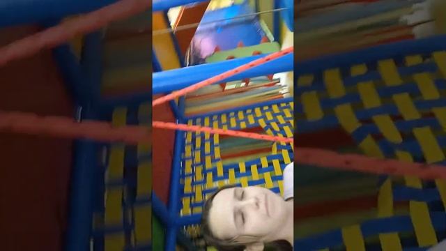 ВЛОГ С МОЕГО ДР! ?Батуты, пицца,? рельсы, подарки? смотреть онлайн