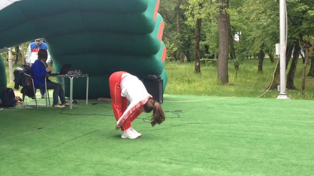 ЕЛЕНА ПРОДУНОВА "ЗАРЯЖАЙСЯ, НАЛЬЧИК" смотреть онлайн