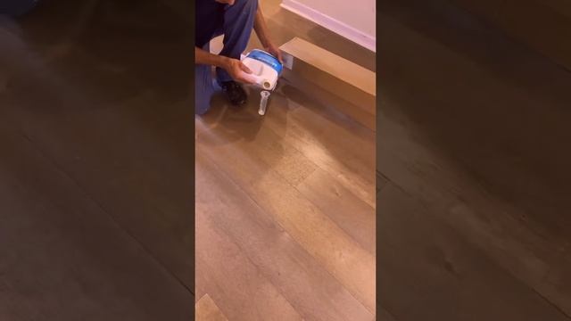 Reparación de pisos (squeaks floor repair) смотреть онлайн