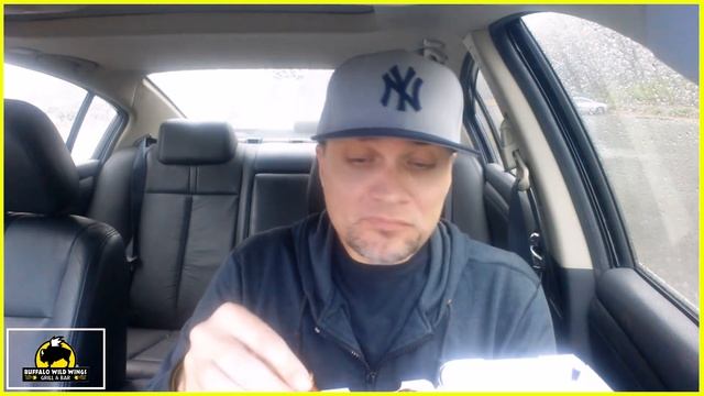Buffalo Wild Wings® | Hackables | Dirty Bird Wings Review! | GOLD FLAKES! смотреть онлайн