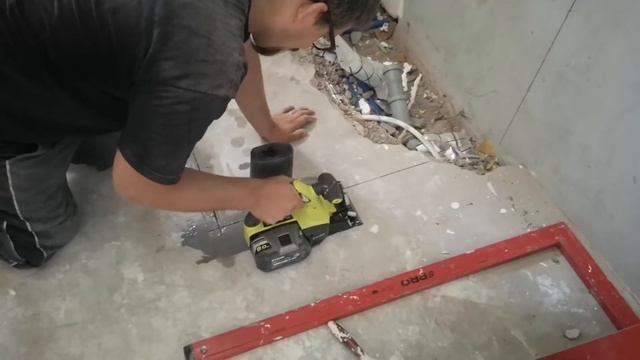 Elektryczna przecinarka do płytek ceramicznych 18 V Lit LTS180M ONE+ RYOBI смотреть онлайн