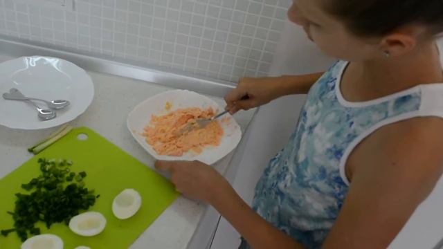 Готовят Дети: Оригинальный рецепт фаршированных яиц (Выпуск#9 ) смотреть онлайн