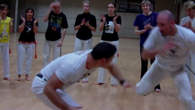 Eindejaarsroda - Roda de Réveillon 2010 - Mundo Capoeira (8/30) смотреть онлайн