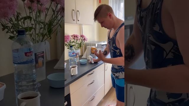 ВЫПИЛ ГРУДНОЕ МОЛОКО! смотреть онлайн