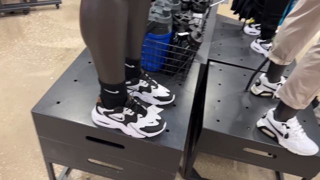 Sneaker Shopping at Nike Orlando Vineland смотреть онлайн