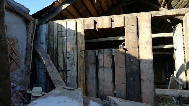 Переделываю сарай для кур и петуха.