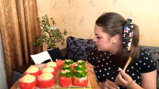 Мукбанг! СУШИ ? запеченные РОЛЛЫ Пробую первый раз ролл, признавайтесь в своих чувствах! смотреть онлайн