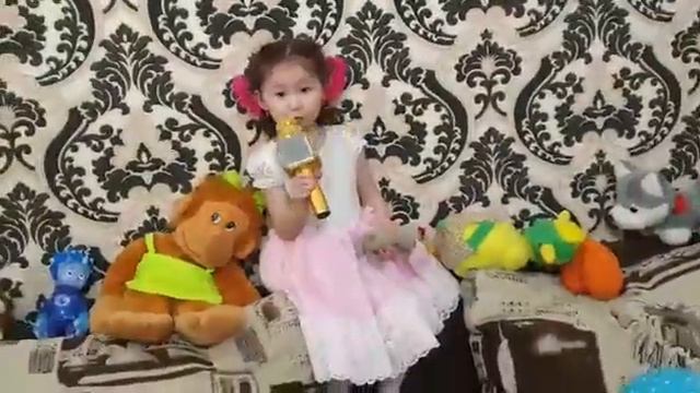 Доча поет песню ,, Весна ", 4 года. 22 мая 2019г. смотреть онлайн