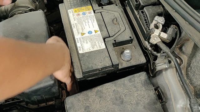 How to [EASILY] Replace the Battery - Hyundai Elantra (2011-2016) смотреть онлайн
