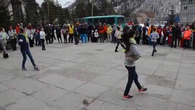 Убыхскый танец День возрождения балкарского народа Чегет Эльбрусоид смотреть онлайн