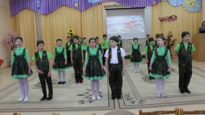 Попурри военных песен (исполняют дети подготовительной группы Детского сада № 83)