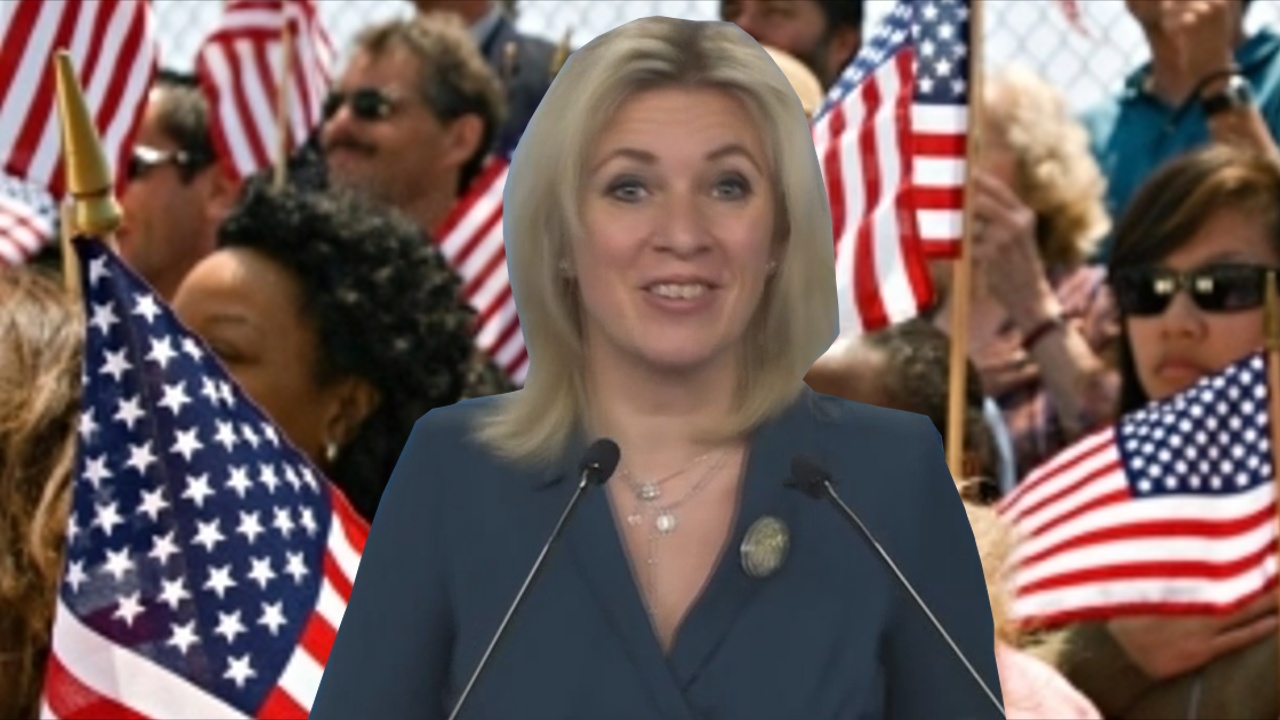 Мария Захарова рассмеялась прямо во время брифинга говоря об американцах смотреть онлайн