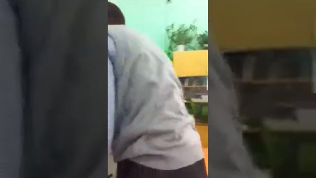 Пацана заставили сделать селфи😅 смотреть онлайн