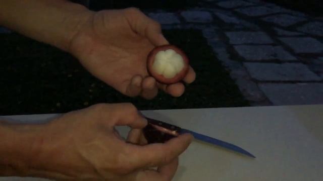 Мангустин или мангостан.