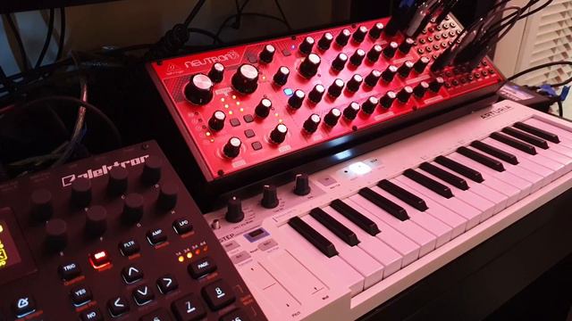 Quantum Realm ( Behringer Neutron , Zoom CDR-70 ) смотреть онлайн