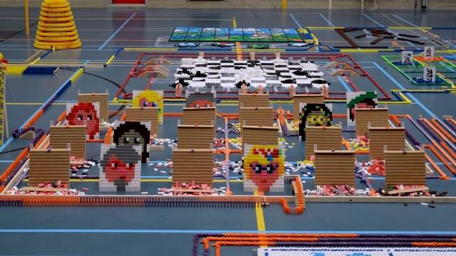 DDT 2017 - Board Games "It's Your Turn" - 150.000 dominoes - Falldown смотреть онлайн