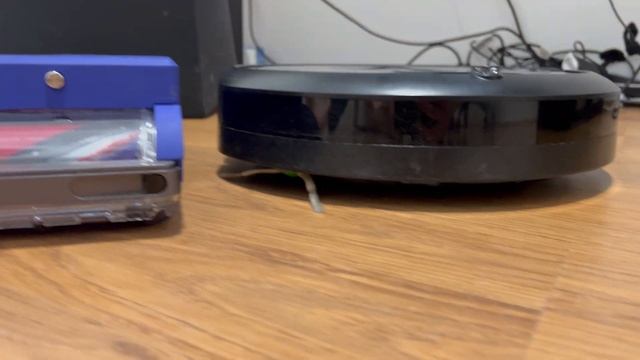 Dyson 360 Viz Nav Review & comparison to Roomba i7 смотреть онлайн