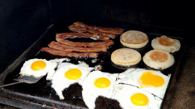 How to cook breakfast on the Green Mountain Grill Griddle Hack Blackstone смотреть онлайн