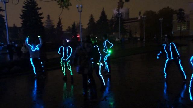 Фестиваль Круг Света 2014 - 7 - ВДНХ. Танцы неоновых боев - RX100M3 смотреть онлайн