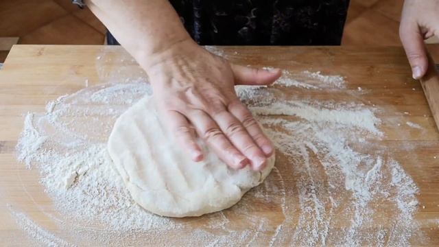 Заливаем манку кипятком и готовим лучшее тесто для вареников и пельменей! смотреть онлайн