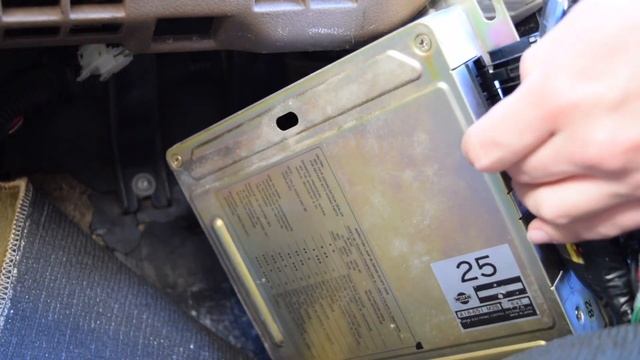 Quick Tip: ECU Access and Removal (300zx Z31) смотреть онлайн