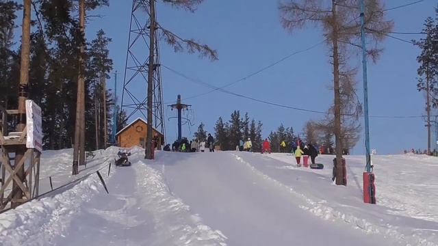 Гора лиственная, 10 км от Екатеринбурга. Катание с горы на бублике, тюбинг смотреть онлайн