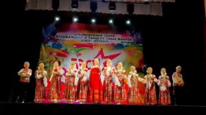 "Как за двором, за двором", русская народная песня.