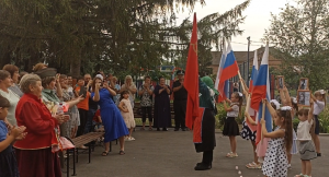 Инсценировка песни «Встанем» Ярослава Дронова (Shaman) .