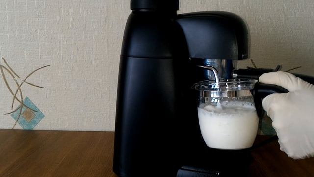 Работа капучинатора без насадки (сливки м.д.ж. 10%). DEXP EM-800 смотреть онлайн