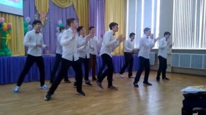 Классный Танец парней на 8 марта