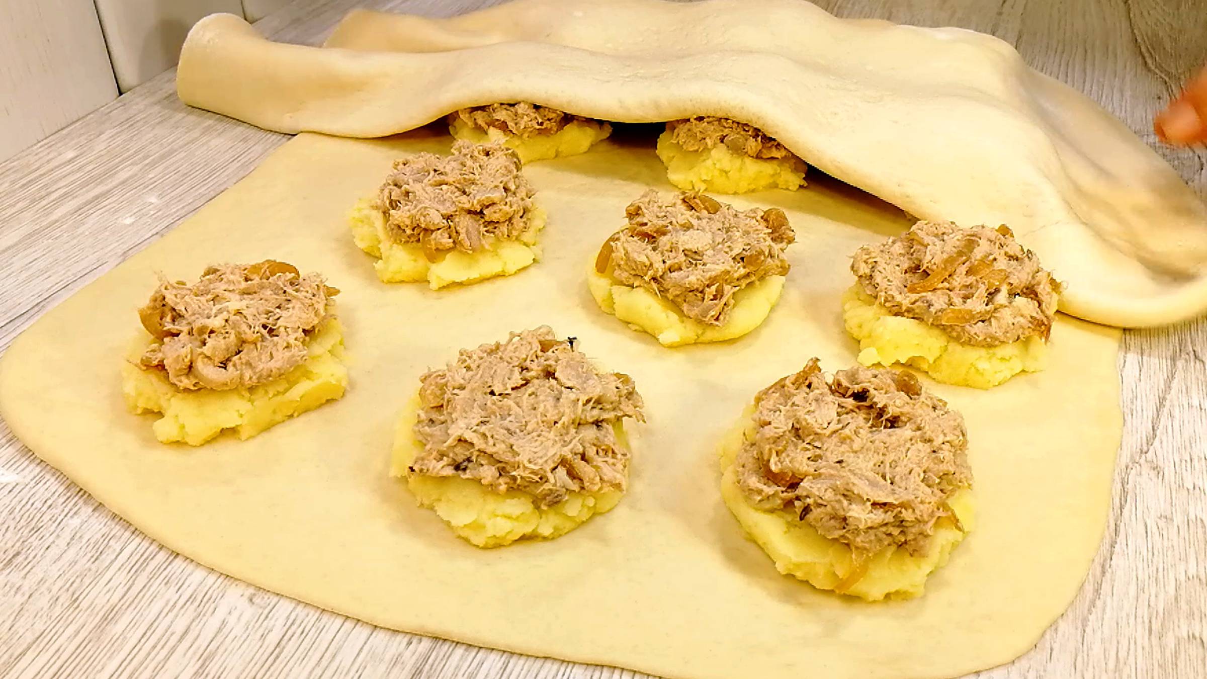 БЕЗ ЯИЦ и МОЛОКА - Вот Каким ТЕСТОМ я накрываю Начинку! Удивительно ПРОСТО и ВКУСНО смотреть онлайн