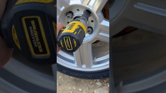 Мгновенное откручивание колёсных болтов! смотреть онлайн