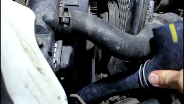 Замена нижнего патрубка радиатора Toyota Dyna Тойота Дюна 1996 года смотреть онлайн