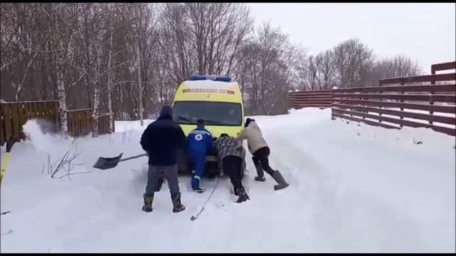 В Суздальском районе скорая на час застряла в снегу в одном из сел смотреть онлайн