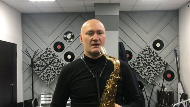 Не звук,а визг на саксофоне. Скрипит и киксует. Если у вас так же,то смотрите это видео! смотреть онлайн