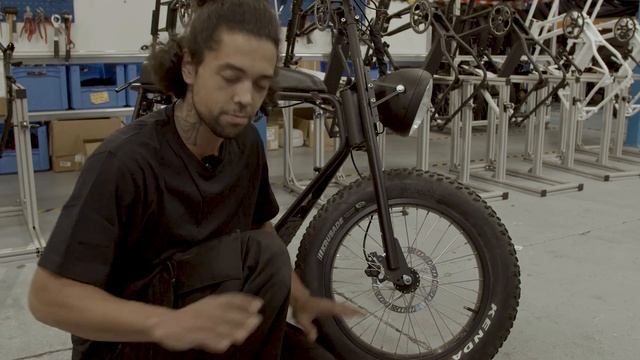 Urban Drivestyle's 1000km Electric Fat Bike Maintenance Service Check Up on a UNI MK Classic E-Bike смотреть онлайн