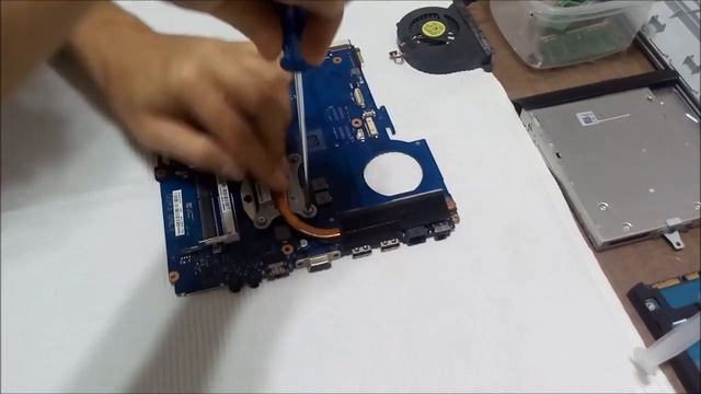 Desarmar notebook Samsung RV511 смотреть онлайн