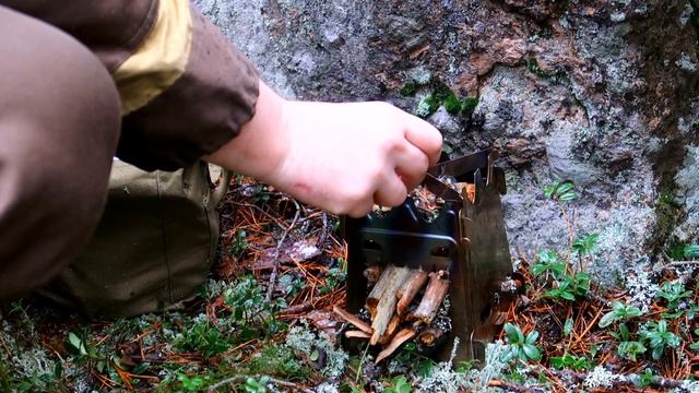 Поход в лес.КОЛОДЕЦ в сосновом лесу.Стоянка копателей.Готовка на печке щепочнице зимой. смотреть онлайн