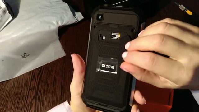 GEOTEL G1 Противоударный смартфон с повербанком смотреть онлайн