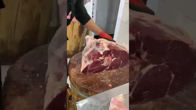 Топор для мяса. Тестирование на рынке . Кузница Панова. Изготовление топоров на заказ смотреть онлайн