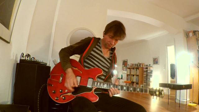 1968 Gibson ES-335 cherry смотреть онлайн