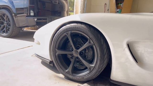 Widebody C5 Corvette Gets A CRAZY New Wheel Color смотреть онлайн
