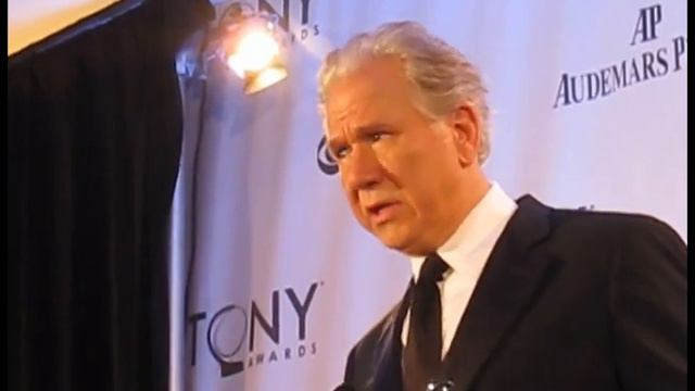 John Larroquette back stage at the Tony Awards смотреть онлайн