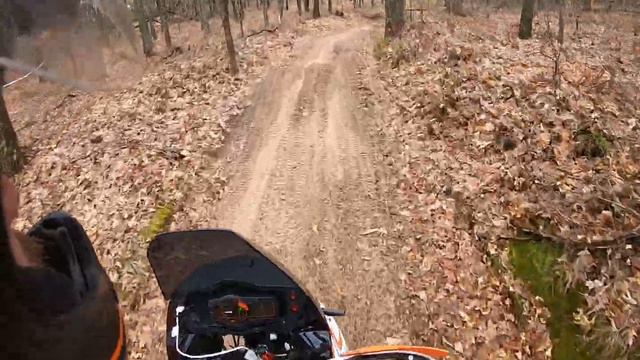 KTM 990 M20 to White Cloud Loop on MCCCT. смотреть онлайн