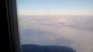 Оптическое явление ГАЛО (глория)из иллюминатора самолёта.