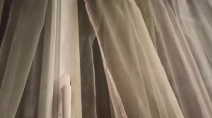 Перевешиваем тюль на лоджии.