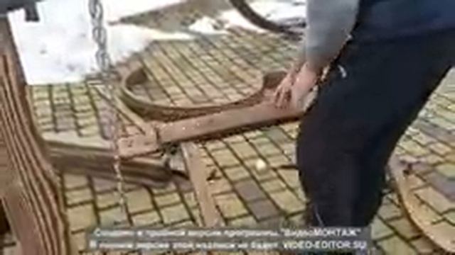 Гнута дерев'яна гойдалка. Изогнутые деревянные качели. Curved wooden swing. смотреть онлайн