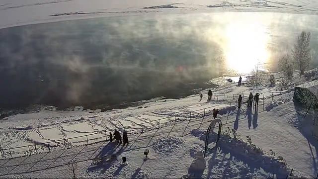 Лебеди и пар над рекой смотреть онлайн